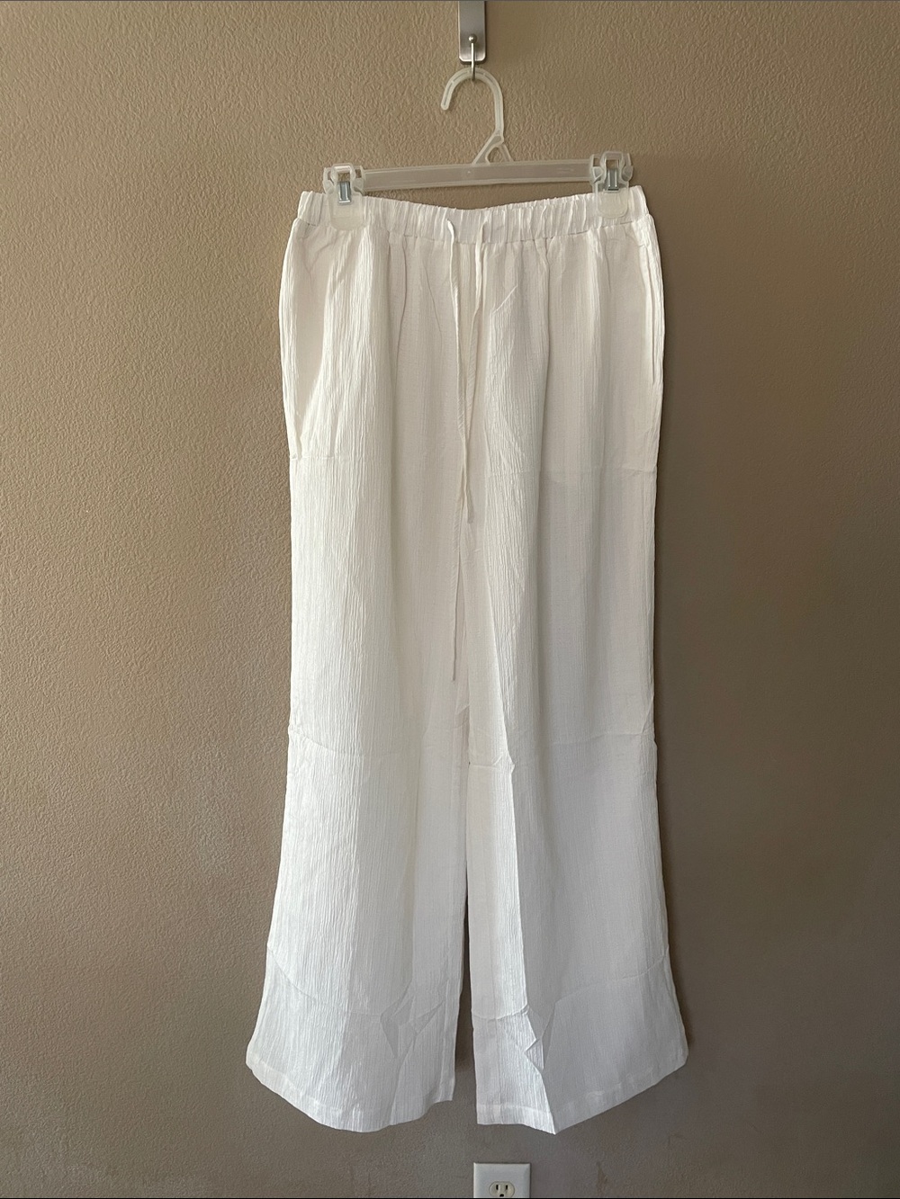 Creamy White Wide-Leg Lightweight Pants